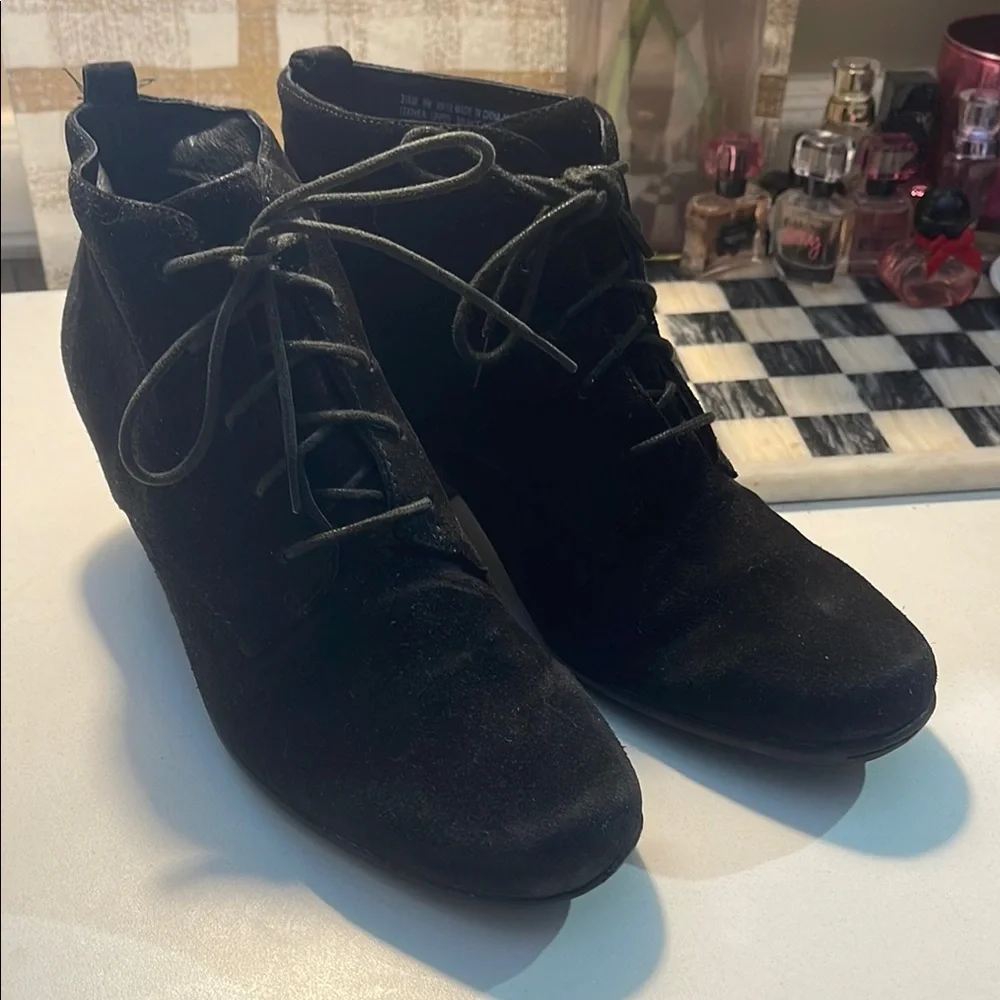 Clarks Black Ankle Suede Boots with Classic Laces - Picture 14 of 16